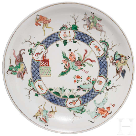 Zwei gro&szlig;e Famille-verte-Teller mit fig&uuml;rlichem Dekor, China, wohl Kangxi-Periode (18. Jhdt.)