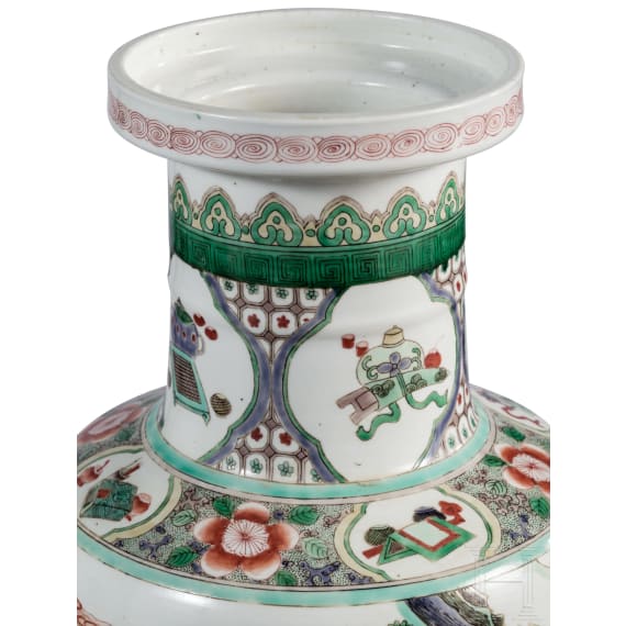 Gro&szlig;e Famille-verte-Vase mit Soldaten, China, 19./20. Jhdt.