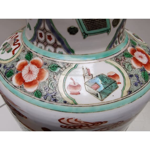 Gro&szlig;e Famille-verte-Vase mit Soldaten, China, 19./20. Jhdt.