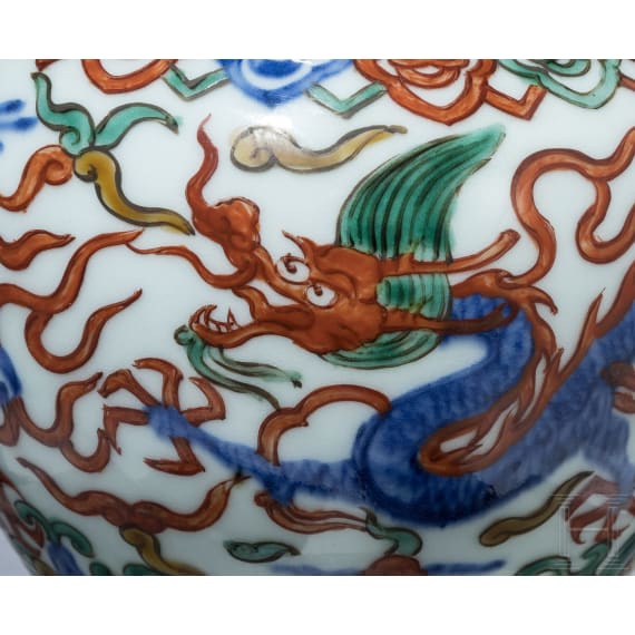 Doppelk&uuml;rbis-Wucai-Vase mit Jiajing-Sechszeichenmarke, China, 20. Jhdt.
