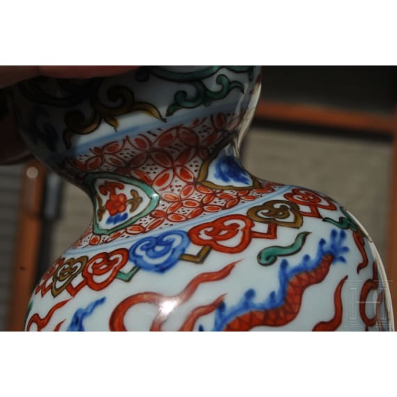 Doppelk&uuml;rbis-Wucai-Vase mit Jiajing-Sechszeichenmarke, China, 20. Jhdt.