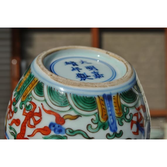 Doppelk&uuml;rbis-Wucai-Vase mit Jiajing-Sechszeichenmarke, China, 20. Jhdt.
