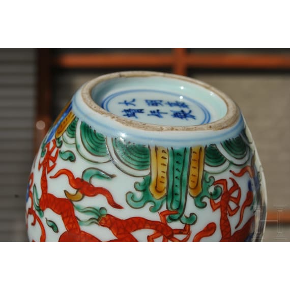 Doppelk&uuml;rbis-Wucai-Vase mit Jiajing-Sechszeichenmarke, China, 20. Jhdt.