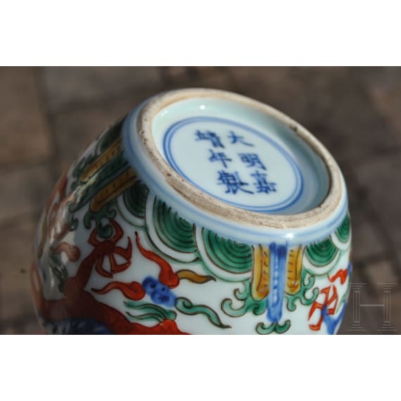 Doppelk&uuml;rbis-Wucai-Vase mit Jiajing-Sechszeichenmarke, China, 20. Jhdt.