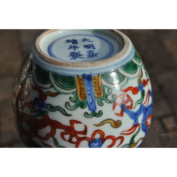 Doppelk&uuml;rbis-Wucai-Vase mit Jiajing-Sechszeichenmarke, China, 20. Jhdt.