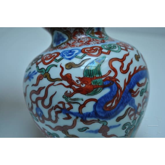 Doppelk&uuml;rbis-Wucai-Vase mit Jiajing-Sechszeichenmarke, China, 20. Jhdt.