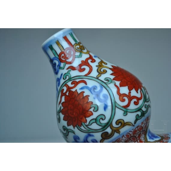 Doppelk&uuml;rbis-Wucai-Vase mit Jiajing-Sechszeichenmarke, China, 20. Jhdt.