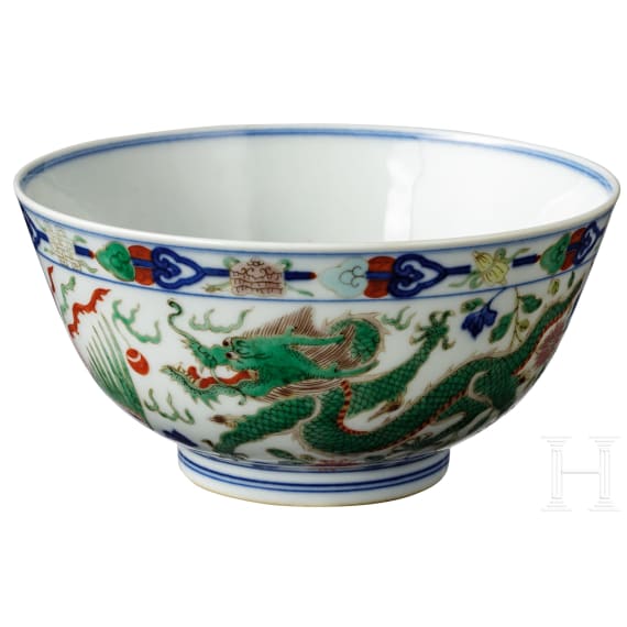Doucai-Drachenschale mit Kangxi-Marke, wohl aus dieser Epoche