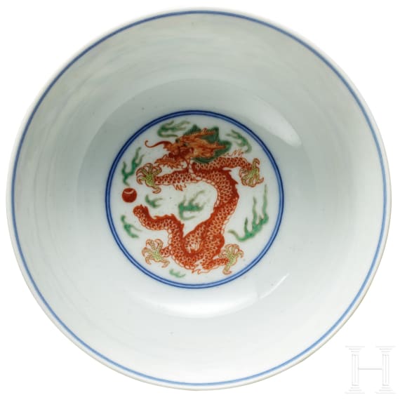 Doucai-Drachenschale mit Kangxi-Marke, wohl aus dieser Epoche