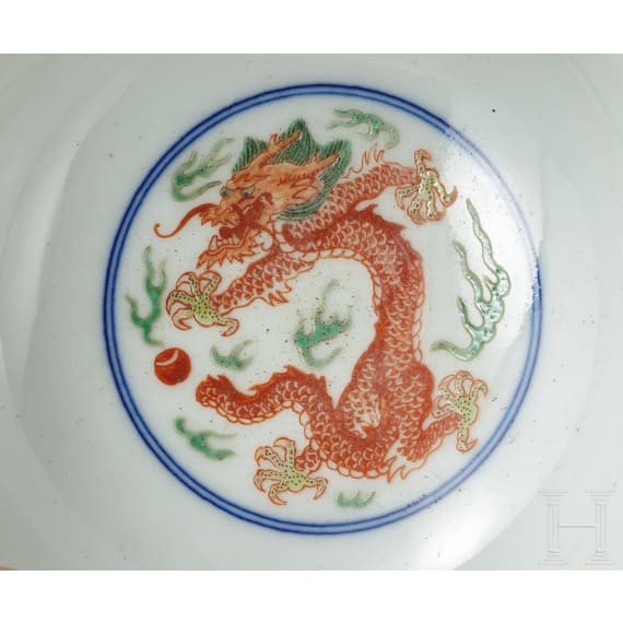 Doucai-Drachenschale mit Kangxi-Marke, wohl aus dieser Epoche