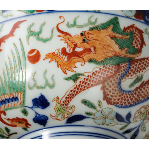 Doucai-Drachenschale mit Kangxi-Marke, wohl aus dieser Epoche