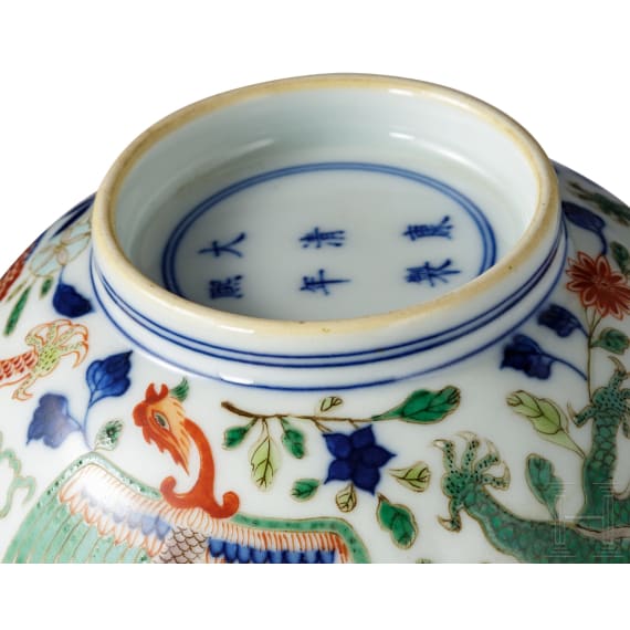 Doucai-Drachenschale mit Kangxi-Marke, wohl aus dieser Epoche