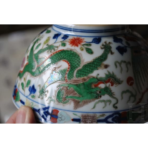 Doucai-Drachenschale mit Kangxi-Marke, wohl aus dieser Epoche