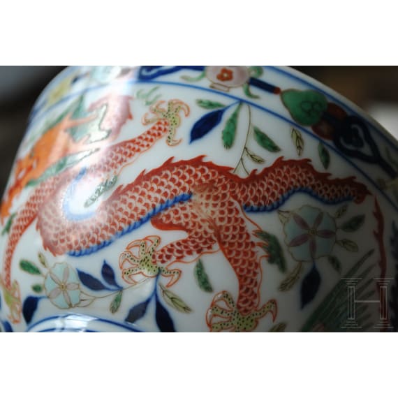 Doucai-Drachenschale mit Kangxi-Marke, wohl aus dieser Epoche