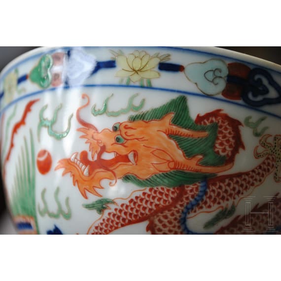 Doucai-Drachenschale mit Kangxi-Marke, wohl aus dieser Epoche