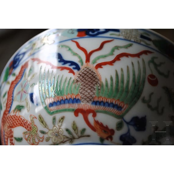 Doucai-Drachenschale mit Kangxi-Marke, wohl aus dieser Epoche