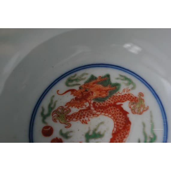Doucai-Drachenschale mit Kangxi-Marke, wohl aus dieser Epoche