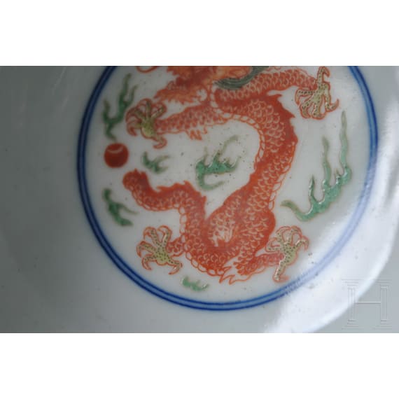 Doucai-Drachenschale mit Kangxi-Marke, wohl aus dieser Epoche