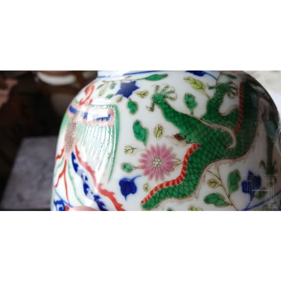 Doucai-Drachenschale mit Kangxi-Marke, wohl aus dieser Epoche