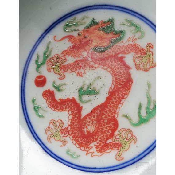 Doucai-Drachenschale mit Kangxi-Marke, wohl aus dieser Epoche