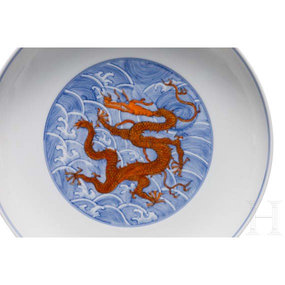 Teller mit Drachen und Qianlong-Sechszeichenmarke, China, wahrscheinlich aus dieser Zeit