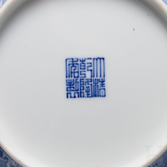 Teller mit Drachen und Qianlong-Sechszeichenmarke, China, wahrscheinlich aus dieser Zeit