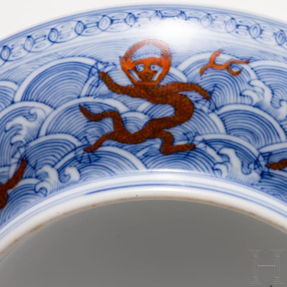 Teller mit Drachen und Qianlong-Sechszeichenmarke, China, wahrscheinlich aus dieser Zeit