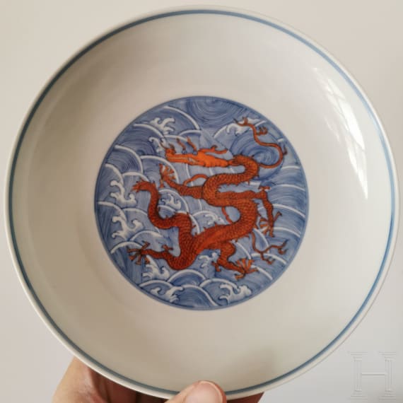 Teller mit Drachen und Qianlong-Sechszeichenmarke, China, wahrscheinlich aus dieser Zeit