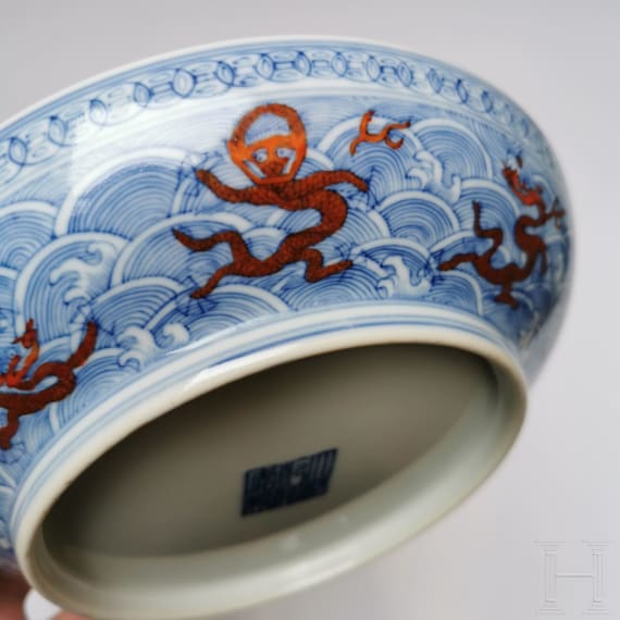 Teller mit Drachen und Qianlong-Sechszeichenmarke, China, wahrscheinlich aus dieser Zeit