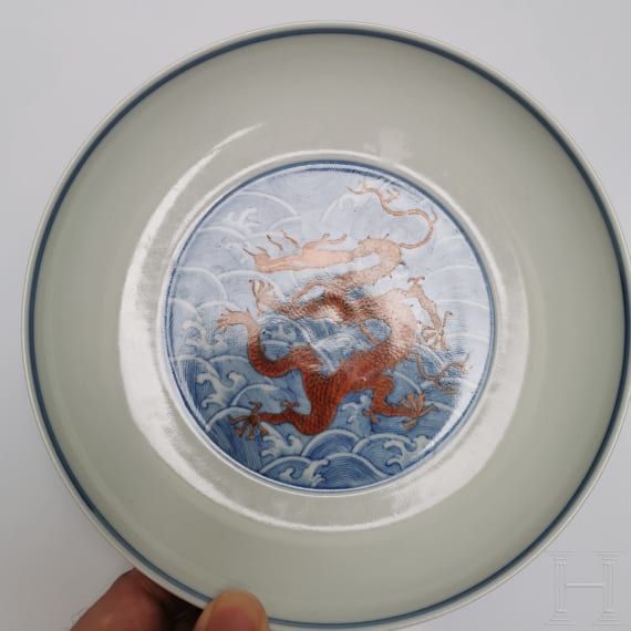 Teller mit Drachen und Qianlong-Sechszeichenmarke, China, wahrscheinlich aus dieser Zeit