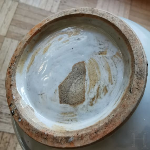 Birnenf&ouml;rmige blau-wei&szlig;e Vase (Ping) mit Drache, China, wohl Yuan-Dynastie