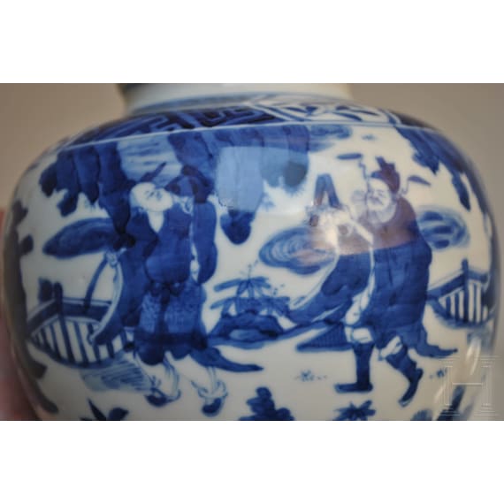 Blau-wei&szlig;e Vase mit fig&uuml;rlicher Szene mit Wanli-Sechszeichenmarke, China, wahrscheinlich aus dieser Zeit (1572 - 1620)