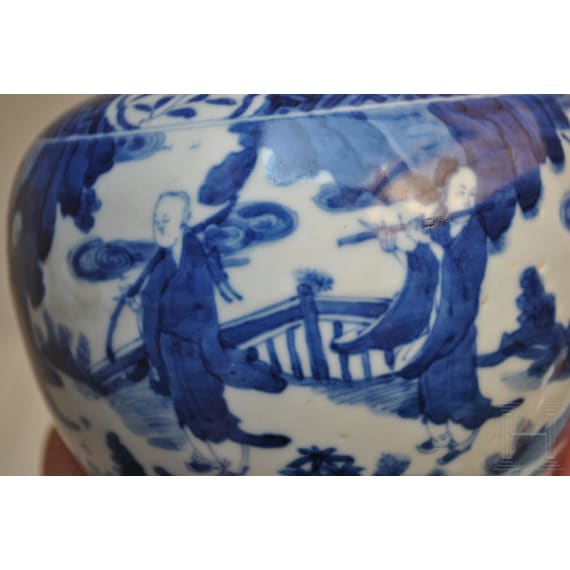 Blau-wei&szlig;e Vase mit fig&uuml;rlicher Szene mit Wanli-Sechszeichenmarke, China, wahrscheinlich aus dieser Zeit (1572 - 1620)