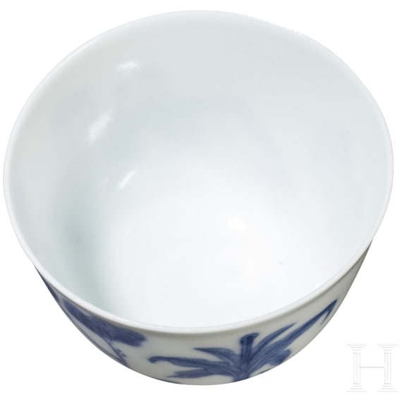 Blau-wei&szlig;es Koppchen mit erotischer Darstellung und Kangxi-Marke, wohl aus dieser Zeit (18. Jhdt.)