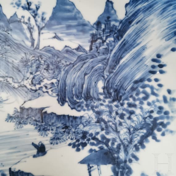 Gro&szlig;e blau-wei&szlig;e Schale mit Landschaftsszenerie, China, wohl Kangxi-Periode