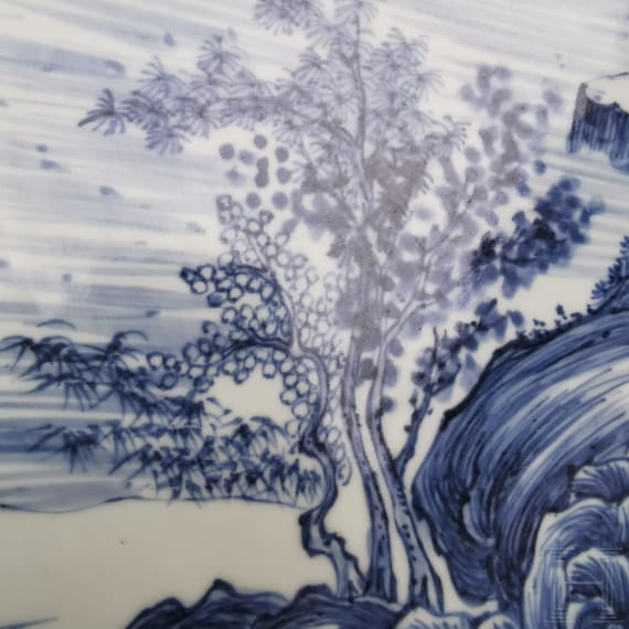 Gro&szlig;e blau-wei&szlig;e Schale mit Landschaftsszenerie, China, wohl Kangxi-Periode