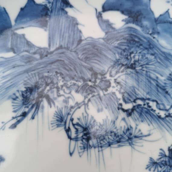Gro&szlig;e blau-wei&szlig;e Schale mit Landschaftsszenerie, China, wohl Kangxi-Periode