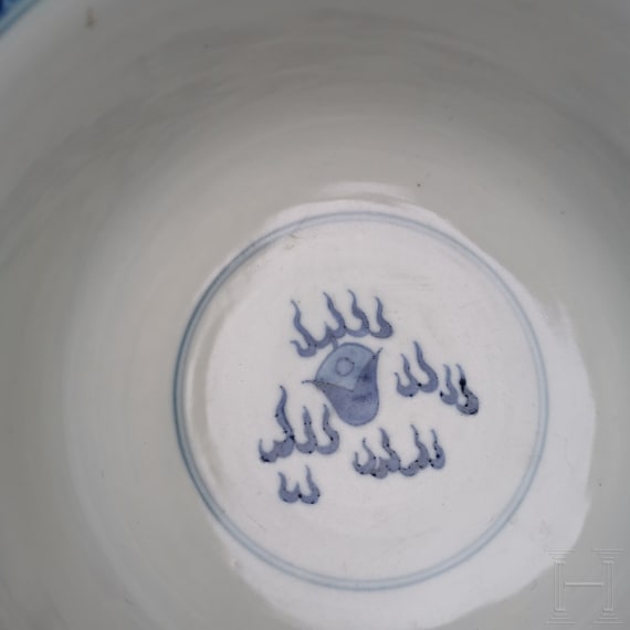 Blau-wei&szlig;e Schale mit Drachen, China, wohl Kangxi-Periode
