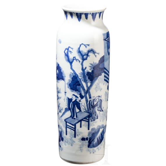 Gro&szlig;e blaue-wei&szlig;e Vase mit Soldatenszene, China, wohl Kangxi-Periode (18. Jhdt.)