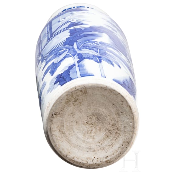 Gro&szlig;e blaue-wei&szlig;e Vase mit Soldatenszene, China, wohl Kangxi-Periode (18. Jhdt.)