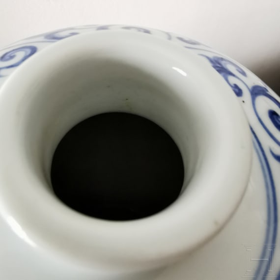 Blau-wei&szlig;e Meiping-Vase im Ming-Stil, China, wahrscheinlich 19./20. Jhdt.