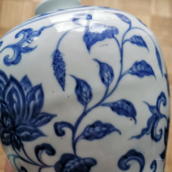 Blau-wei&szlig;e Meiping-Vase im Ming-Stil, China, wahrscheinlich 19./20. Jhdt.