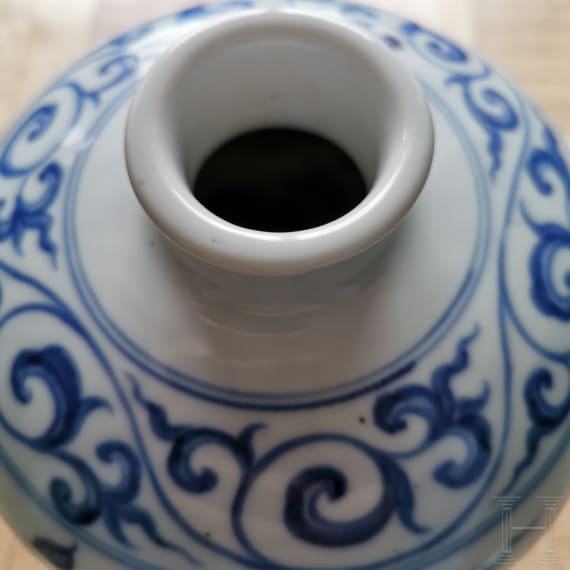 Blau-wei&szlig;e Meiping-Vase im Ming-Stil, China, wahrscheinlich 19./20. Jhdt.
