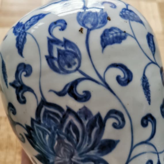 Blau-wei&szlig;e Meiping-Vase im Ming-Stil, China, wahrscheinlich 19./20. Jhdt.