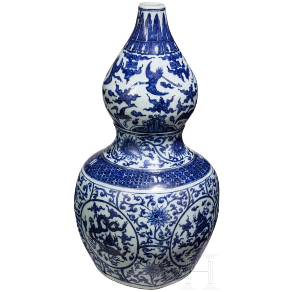Gro&szlig;e blau-wei&szlig;e Doppelk&uuml;rbisvase, China, wohl Wanli-Periode