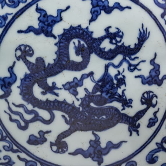 Gro&szlig;e blau-wei&szlig;e Doppelk&uuml;rbisvase, China, wohl Wanli-Periode