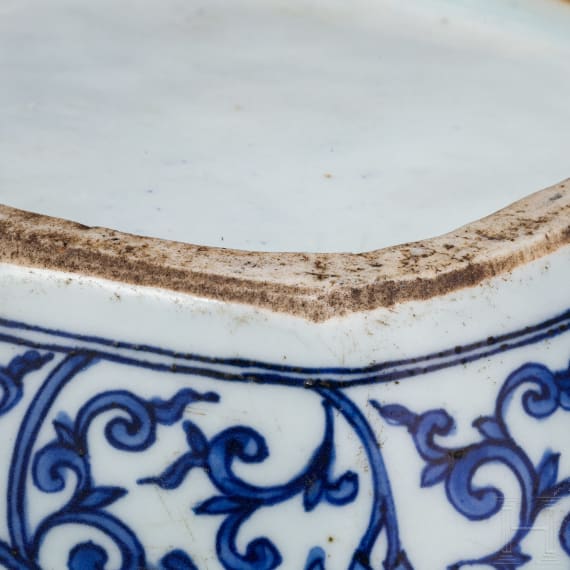 Gro&szlig;e blau-wei&szlig;e Doppelk&uuml;rbisvase, China, wohl Wanli-Periode
