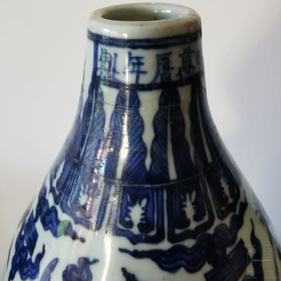 Gro&szlig;e blau-wei&szlig;e Doppelk&uuml;rbisvase, China, wohl Wanli-Periode