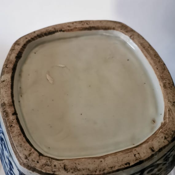 Gro&szlig;e blau-wei&szlig;e Doppelk&uuml;rbisvase, China, wohl Wanli-Periode