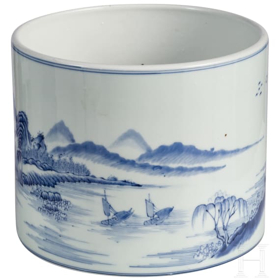 Gro&szlig;er blau-wei&szlig;er Pinseltopf mit Berglandschaft, China, 19./20. Jhdt.